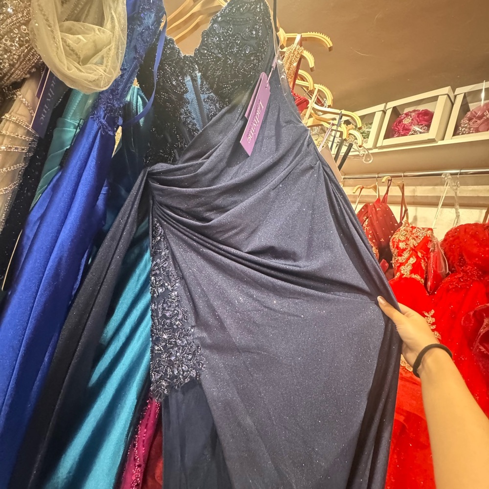 Elegant Navy Blue Evening Gown